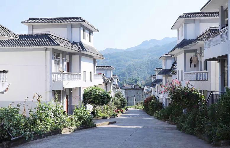 城市中心五层预制板老楼群 市容市貌的沉疴与城乡治理的破题之道