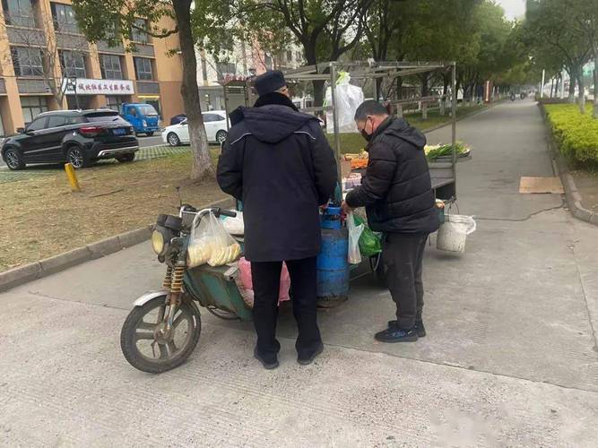 提升流动摊贩管理效能，构建城乡市容长效管理机制